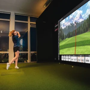 golfer-using-uneekor-eye-xo-with-indoor-golf-shop-enclosure